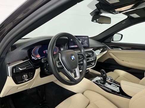 Used 2023 BMW 530i xDrive 530i xDrive w/ Premium Package image 9