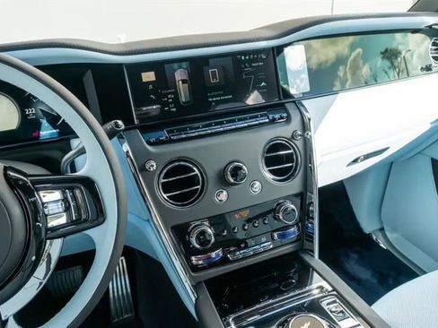 Used 2026 Rolls-Royce Cullinan image 33