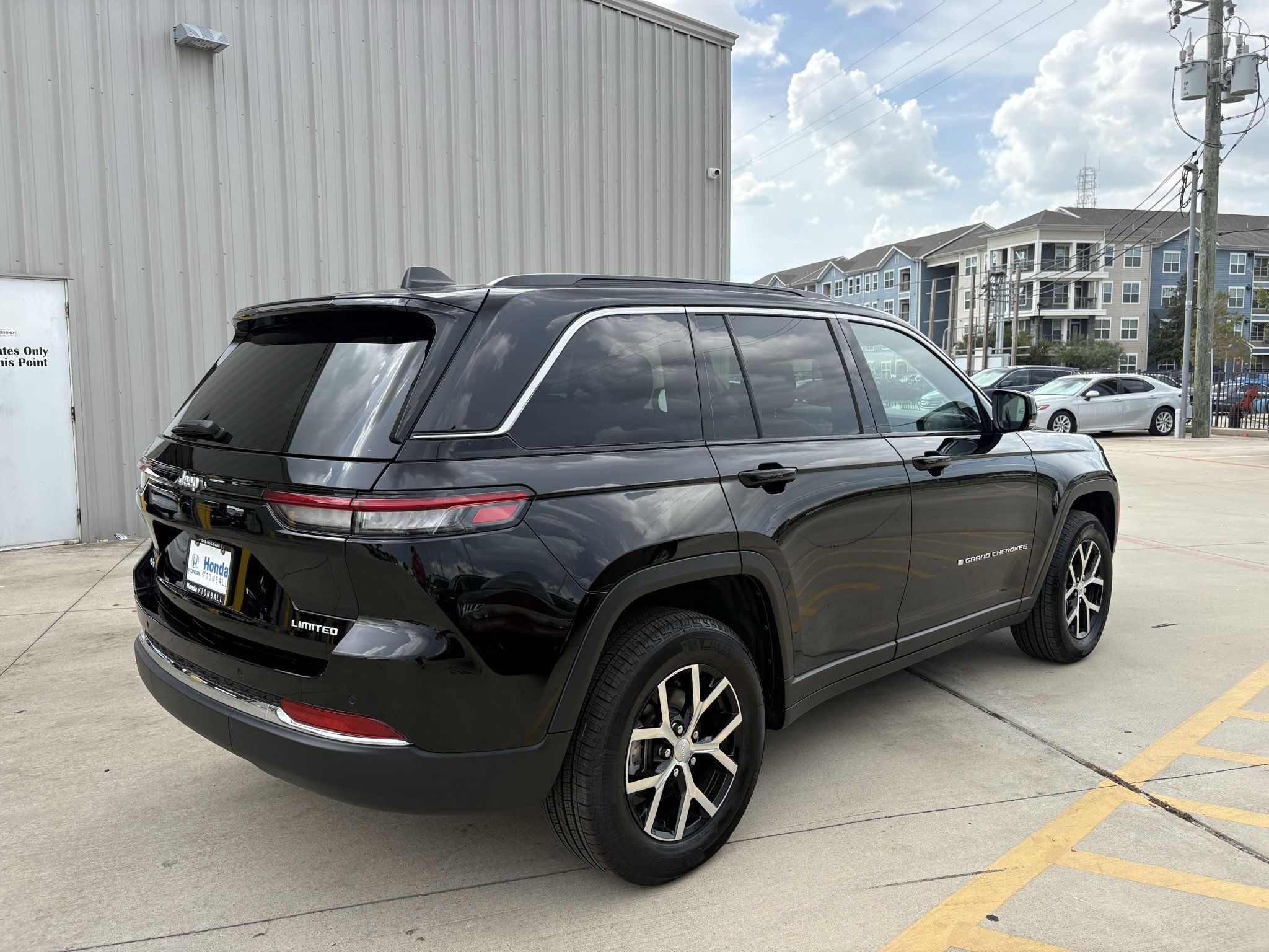 Used 2025 Jeep Grand Cherokee Limited w/ Trailer Tow Package AWD/4WD image 8
