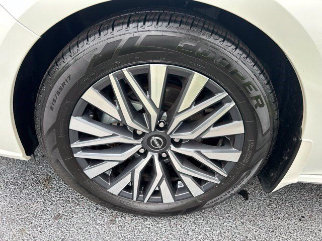 Used 2023 Nissan Altima 2.5 SV w/ SV Premium Package FWD image 53