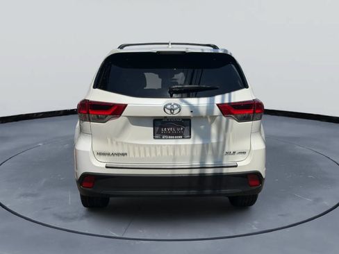 Used 2018 Toyota Highlander XLE w/ Protection Package #3 AWD/4WD image 6