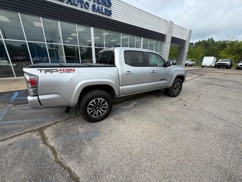 Used 2020 Toyota Tacoma TRD Sport w/ Technology Package AWD/4WD image 4