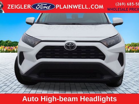 Used 2021 Toyota RAV4 LE image 8