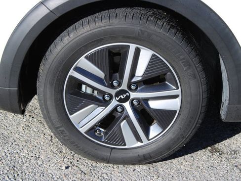 Used 2022 Kia Niro EX Premium image 8