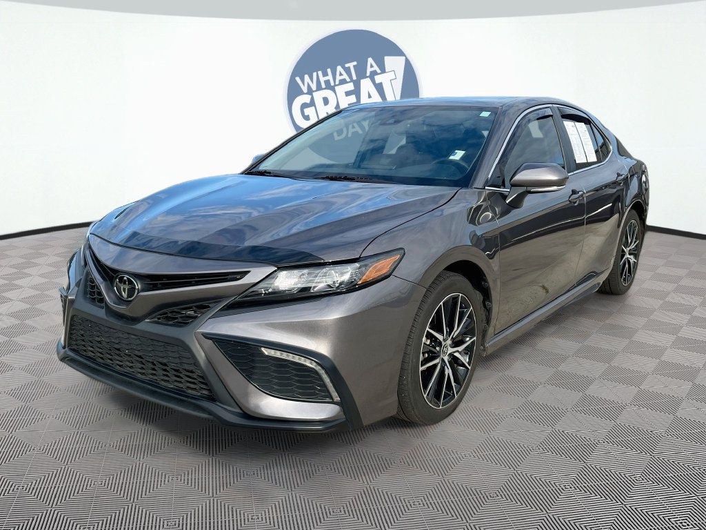 Used 2024 Toyota Camry SE FWD image 1