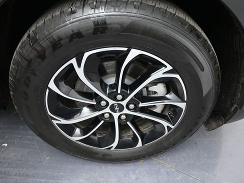 Used 2025 Lincoln Nautilus Premier image 35