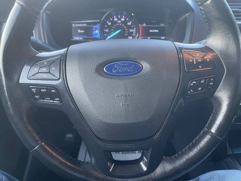 Used 2017 Ford Explorer XLT w/ Equipment Group 202A AWD/4WD image 16