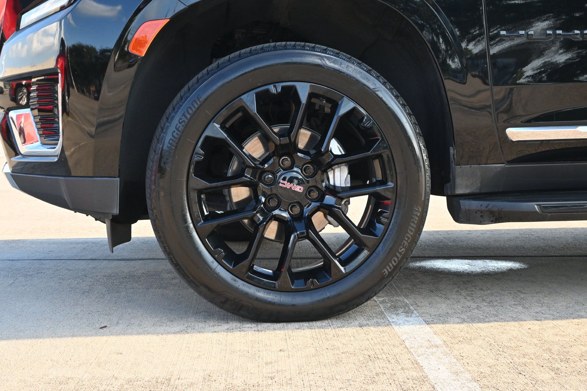 Used 2024 GMC Yukon SLT w/ SLT Luxury Package RWD image 29