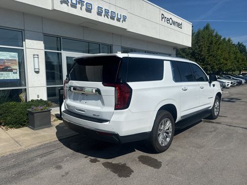Used 2023 GMC Yukon XL SLT w/ SLT Luxury Package AWD/4WD image 3