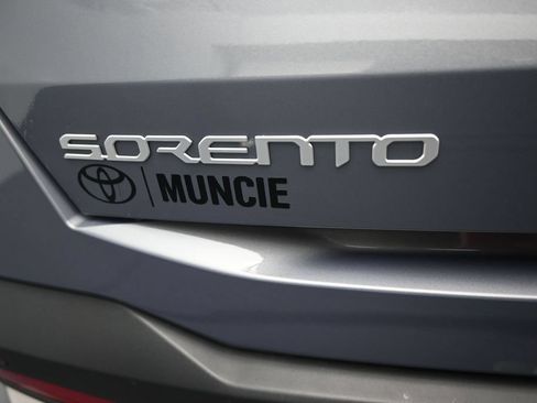 Used 2024 Kia Sorento S FWD image 37