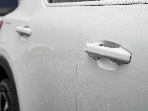 Certified 2025 Volvo XC40 B5 Ultra w/ Climate Package image 17