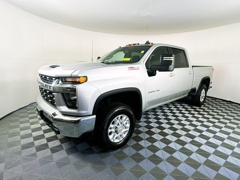 Used 2022 Chevrolet Silverado 3500 LT w/ Convenience Package AWD/4WD image 4