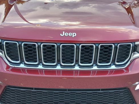 Used 2024 Jeep Grand Cherokee Limited AWD/4WD image 22