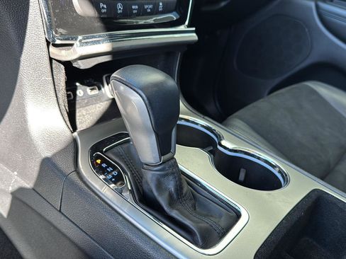 Used 2019 Jeep Grand Cherokee Altitude image 24