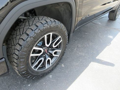 Used 2021 GMC Sierra 1500 AT4 w/ AT4 Value Package AWD/4WD image 14