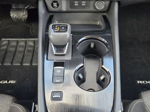 Certified 2024 Nissan Rogue SV image 18