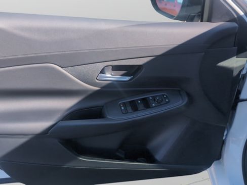 Used 2026 Nissan Sentra SV w/ SV Convenience Package FWD image 9
