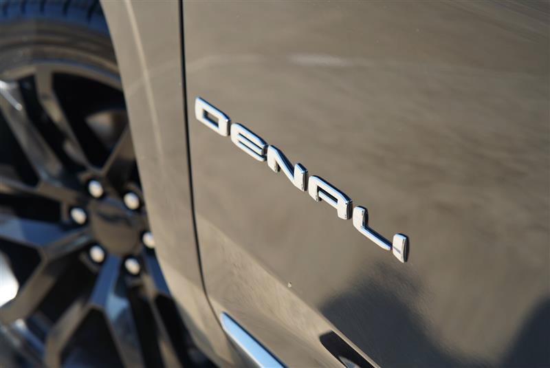Used 2021 GMC Yukon Denali w/ Denali Premium Package AWD/4WD image 18