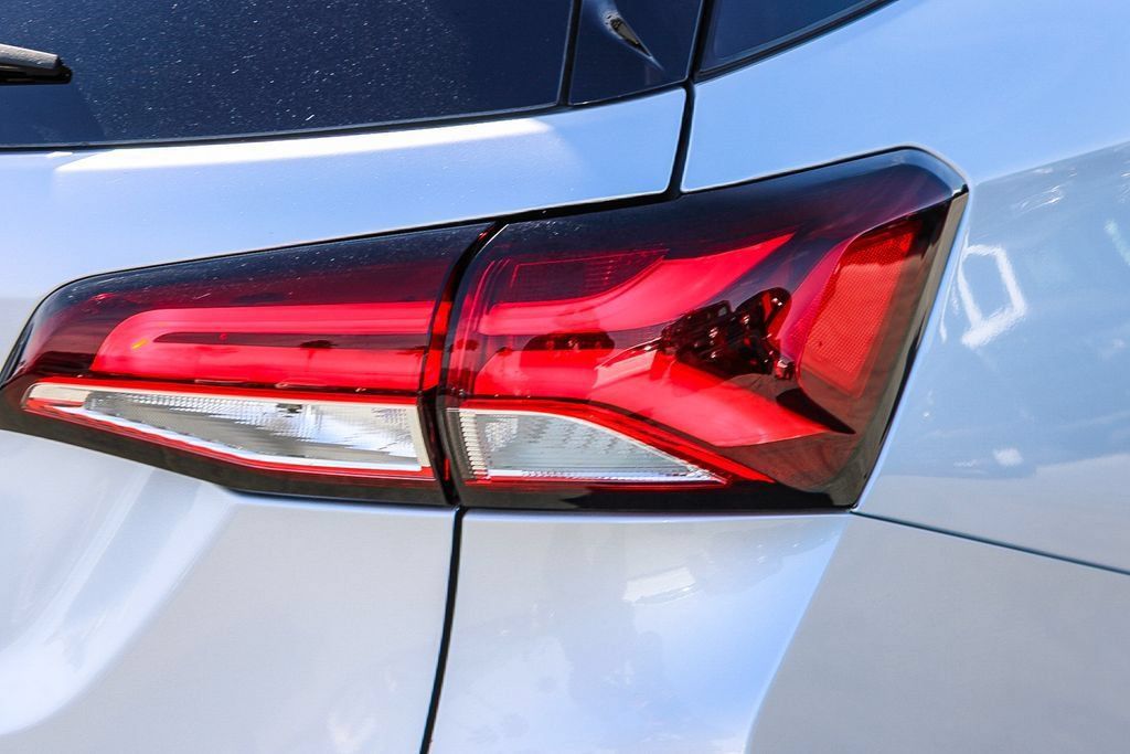 Used 2022 Chevrolet Equinox RS FWD image 10
