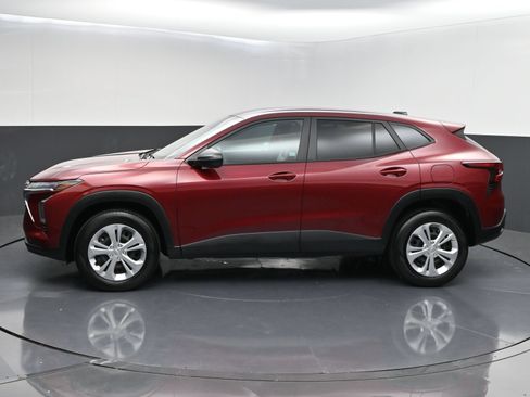 Used 2024 Chevrolet Trax LS FWD image 4