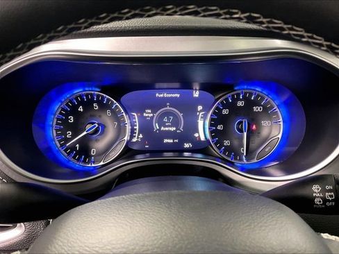 Used 2025 Chrysler Pacifica Limited FWD image 26