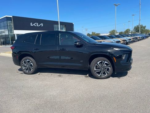 Used 2025 Buick Enclave Sport Touring FWD image 2