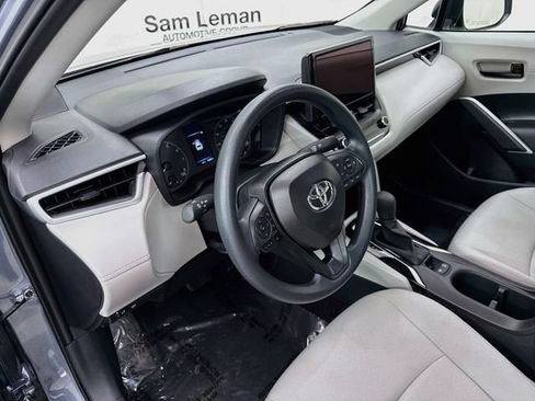 Used 2025 Toyota Corolla Cross L AWD/4WD image 9
