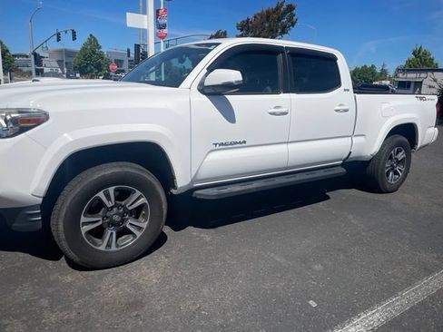 Used 2017 Toyota Tacoma TRD Sport w/ Tow Package RWD image 24