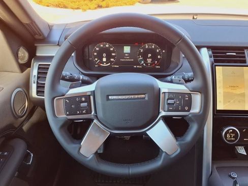 Used 2025 Land Rover Discovery Dynamic SE AWD/4WD image 7