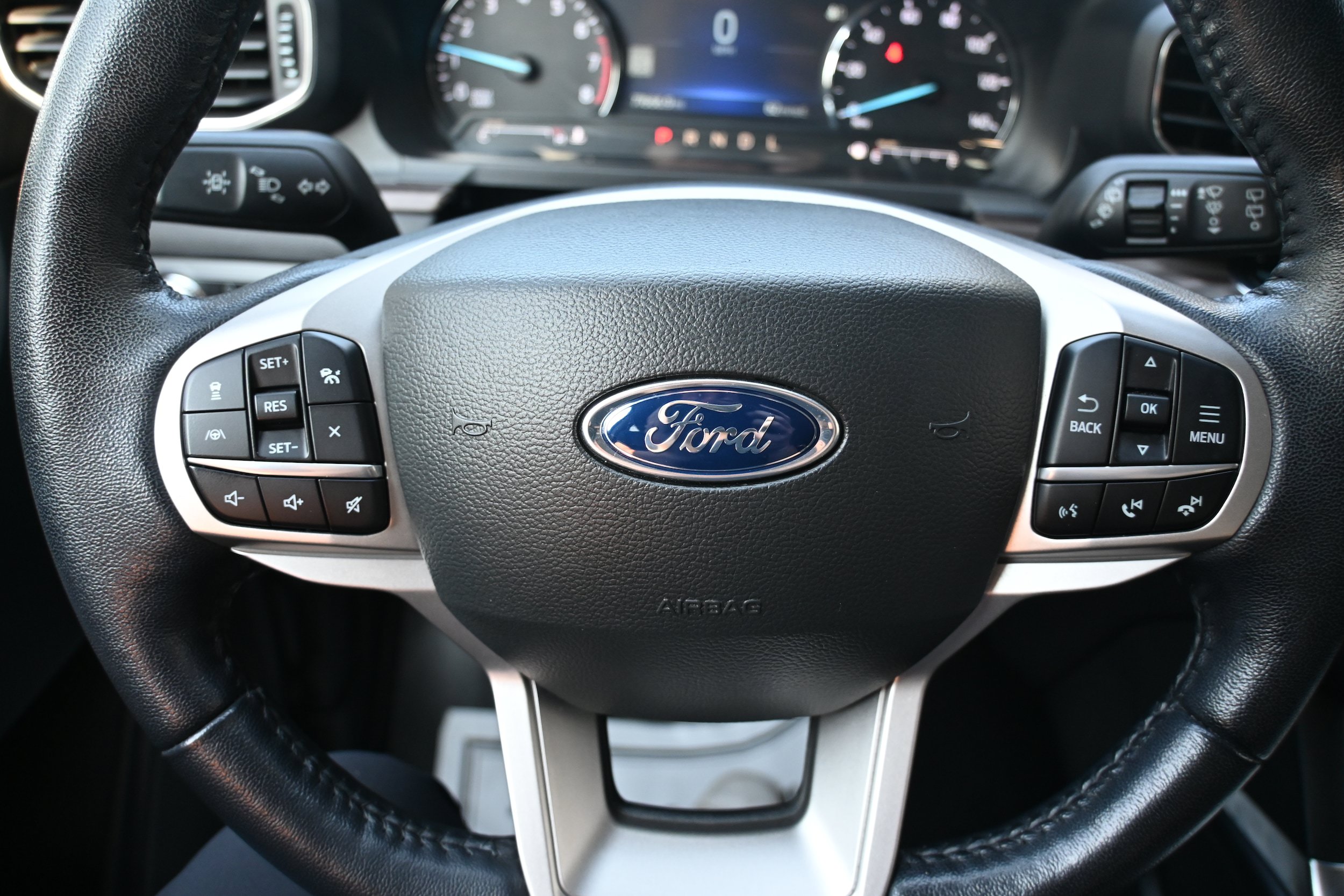 Used 2022 Ford Explorer Limited w/ Equipment Group 301A AWD/4WD image 12