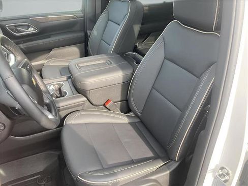 Used 2024 Chevrolet Suburban Premier w/ Premium Package image 17