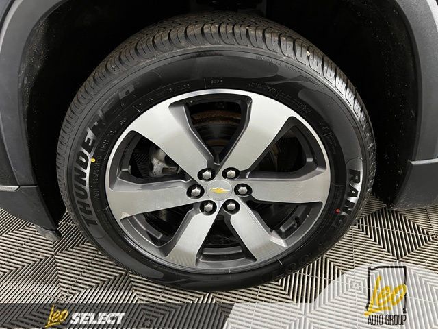 Used 2021 Chevrolet Traverse LT w/ LT Premium Package AWD/4WD image 32