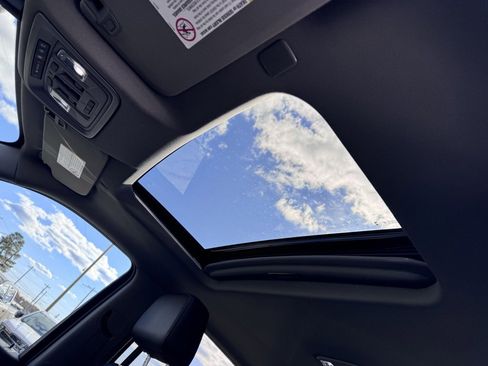 Used 2022 Chevrolet Silverado 2500 LTZ w/ LTZ Convenience Package image 12