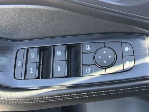 Certified 2025 Nissan Rogue SV image 17