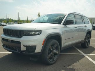 New 2025 Jeep Grand Cherokee L Limited w/ Luxury Tech Group II video 3