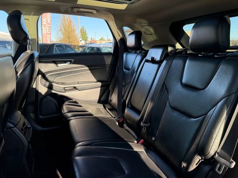Used 2019 Ford Edge Titanium w/ Equipment Group 301A AWD/4WD image 20
