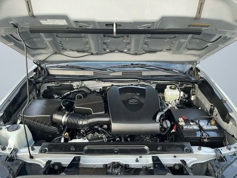 Used 2021 Toyota Tacoma TRD Off-Road image 18