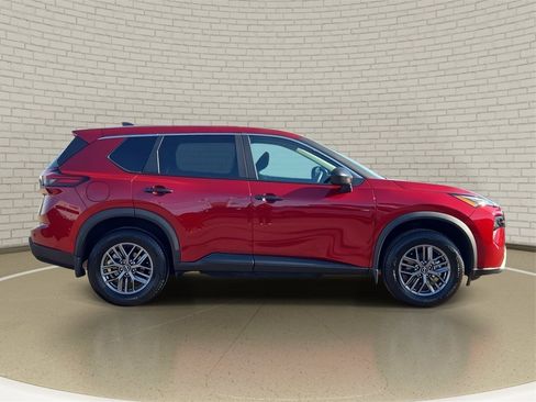 Used 2025 Nissan Rogue S image 4