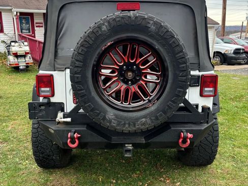 Used 2016 Jeep Wrangler Unlimited Sahara image 7