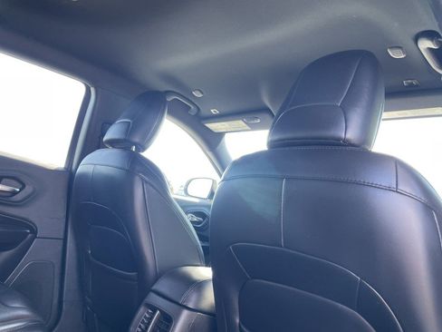 Used 2019 Jeep Cherokee High Altitude image 9