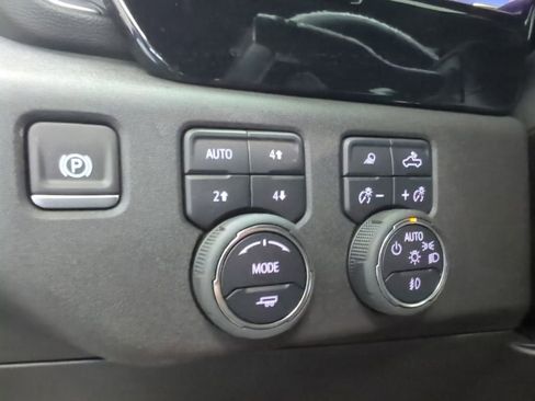 Used 2025 Chevrolet Silverado 1500 High Country w/ High Country Premium Package AWD/4WD image 13
