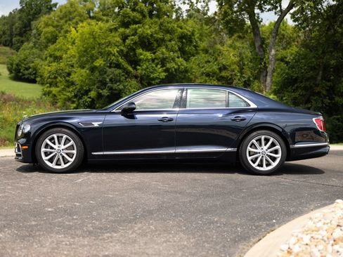 Used 2024 Bentley Flying Spur V8 AWD/4WD image 8