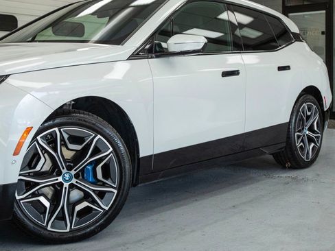 Used 2025 BMW iX xDrive50 AWD/4WD image 10