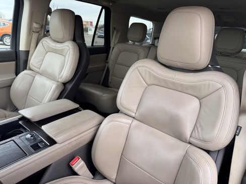 Used 2022 Lincoln Navigator Reserve image 12