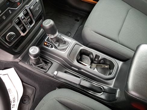 Used 2021 Jeep Gladiator Willys image 23