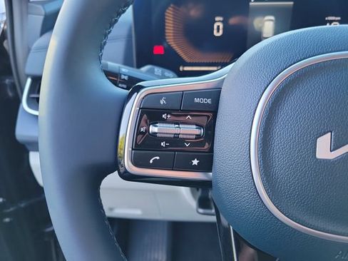 New 2026 Kia Carnival EX FWD image 11