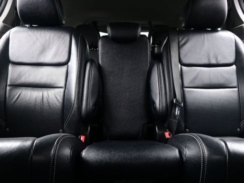 Used 2019 Toyota Sienna SE w/ SE Preferred Package image 16