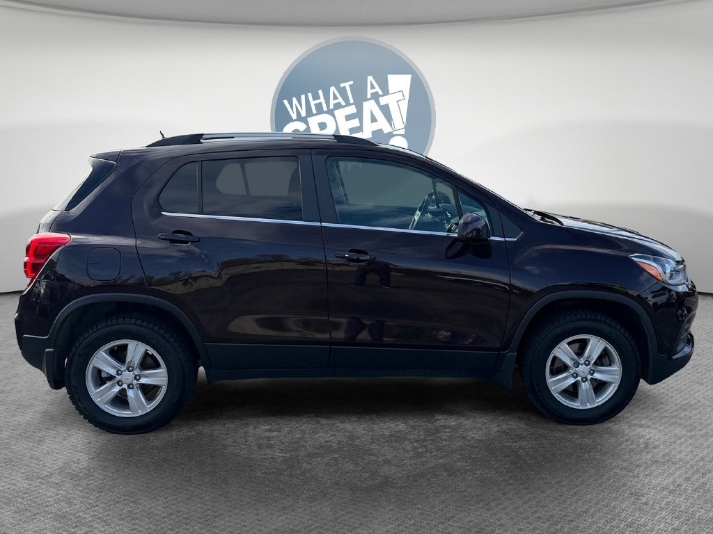 Used 2020 Chevrolet Trax LT w/ LT Convenience Package AWD/4WD image 2