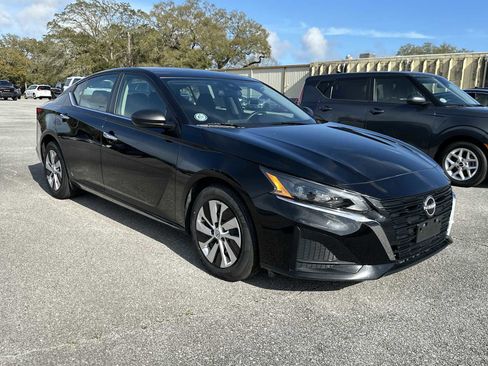 Used 2024 Nissan Altima 2.5 S image 1