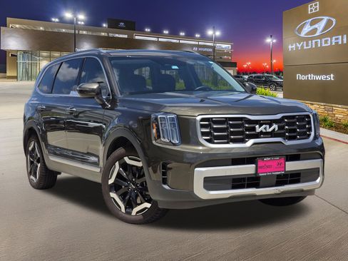 Used 2023 Kia Telluride S w/ S Sunroof Package FWD image 3